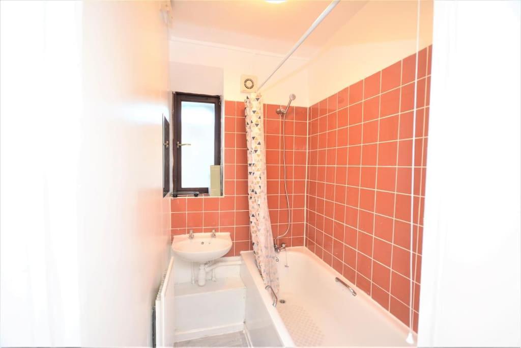 לונדון Lovely 4 Bedroom Apartment Close To The City Walking Distance From The Rivere View מראה חיצוני תמונה