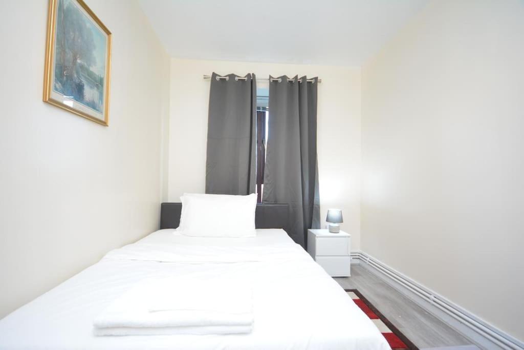 לונדון Lovely 4 Bedroom Apartment Close To The City Walking Distance From The Rivere View מראה חיצוני תמונה