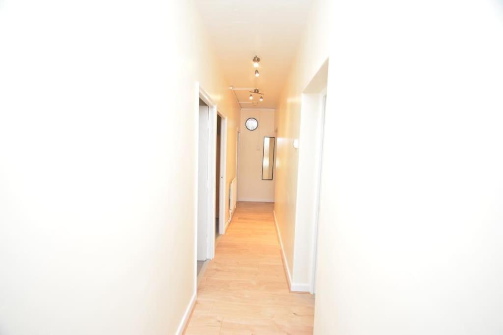 לונדון Lovely 4 Bedroom Apartment Close To The City Walking Distance From The Rivere View מראה חיצוני תמונה