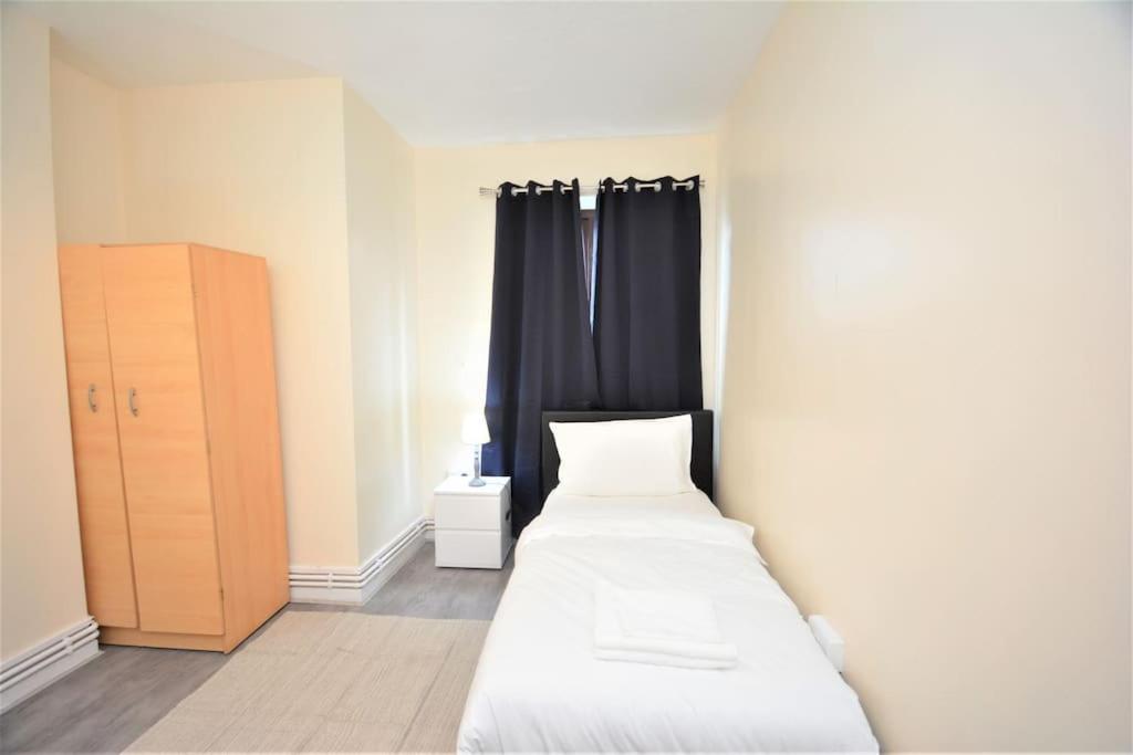 לונדון Lovely 4 Bedroom Apartment Close To The City Walking Distance From The Rivere View מראה חיצוני תמונה
