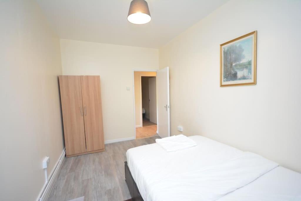 לונדון Lovely 4 Bedroom Apartment Close To The City Walking Distance From The Rivere View מראה חיצוני תמונה