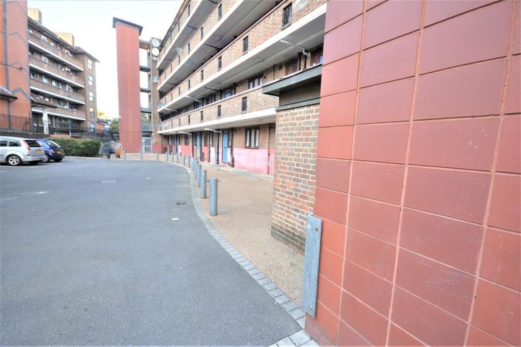 לונדון Lovely 4 Bedroom Apartment Close To The City Walking Distance From The Rivere View מראה חיצוני תמונה