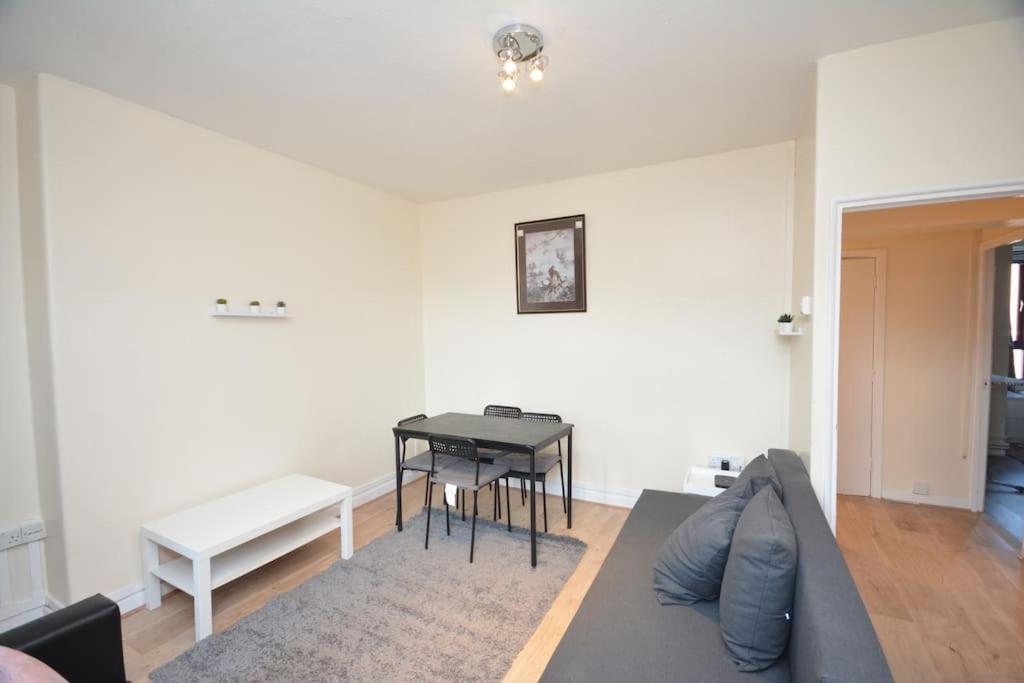 לונדון Lovely 4 Bedroom Apartment Close To The City Walking Distance From The Rivere View מראה חיצוני תמונה