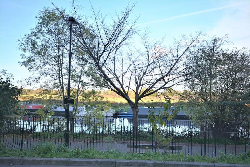 לונדון Lovely 4 Bedroom Apartment Close To The City Walking Distance From The Rivere View מראה חיצוני תמונה