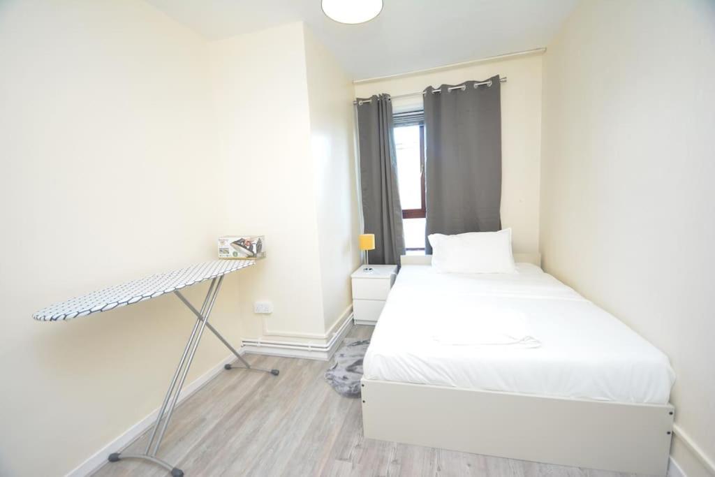 לונדון Lovely 4 Bedroom Apartment Close To The City Walking Distance From The Rivere View מראה חיצוני תמונה