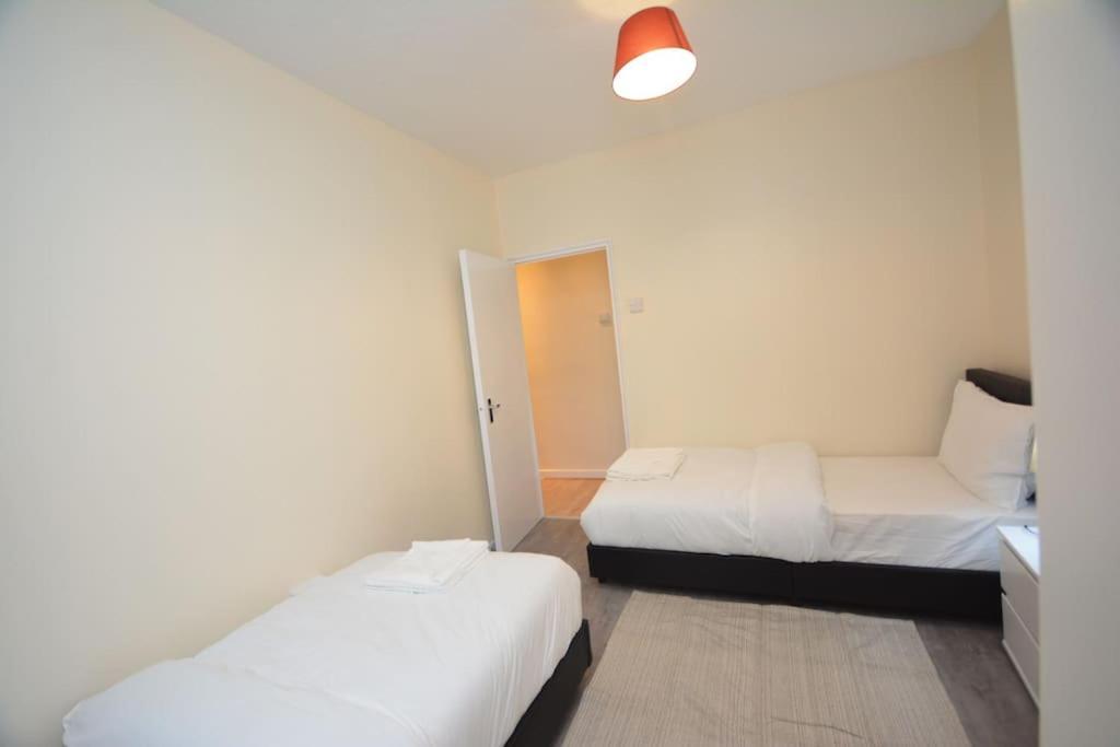 לונדון Lovely 4 Bedroom Apartment Close To The City Walking Distance From The Rivere View מראה חיצוני תמונה