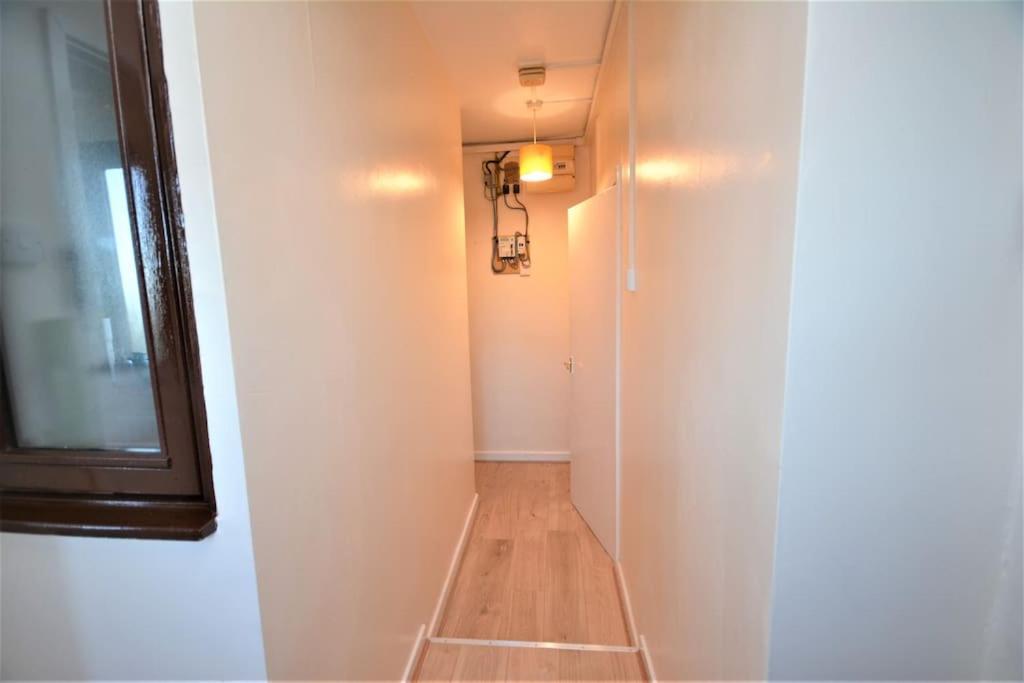 לונדון Lovely 4 Bedroom Apartment Close To The City Walking Distance From The Rivere View מראה חיצוני תמונה