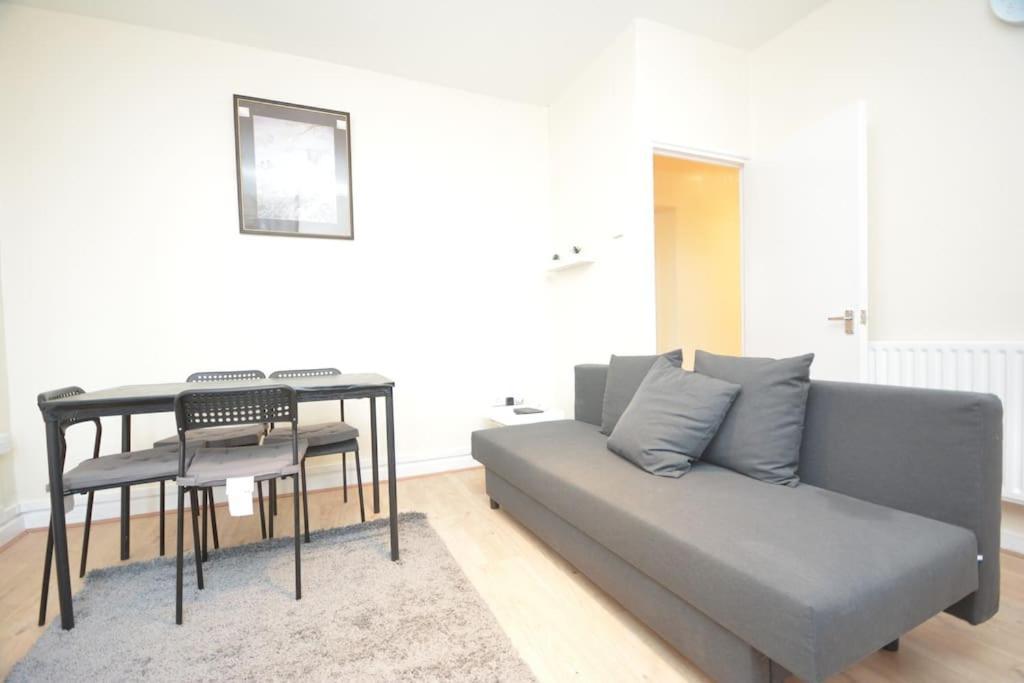 לונדון Lovely 4 Bedroom Apartment Close To The City Walking Distance From The Rivere View מראה חיצוני תמונה