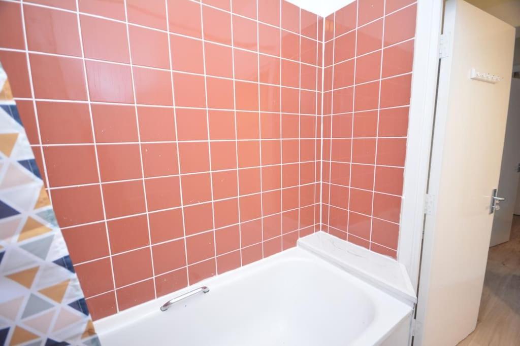 לונדון Lovely 4 Bedroom Apartment Close To The City Walking Distance From The Rivere View מראה חיצוני תמונה