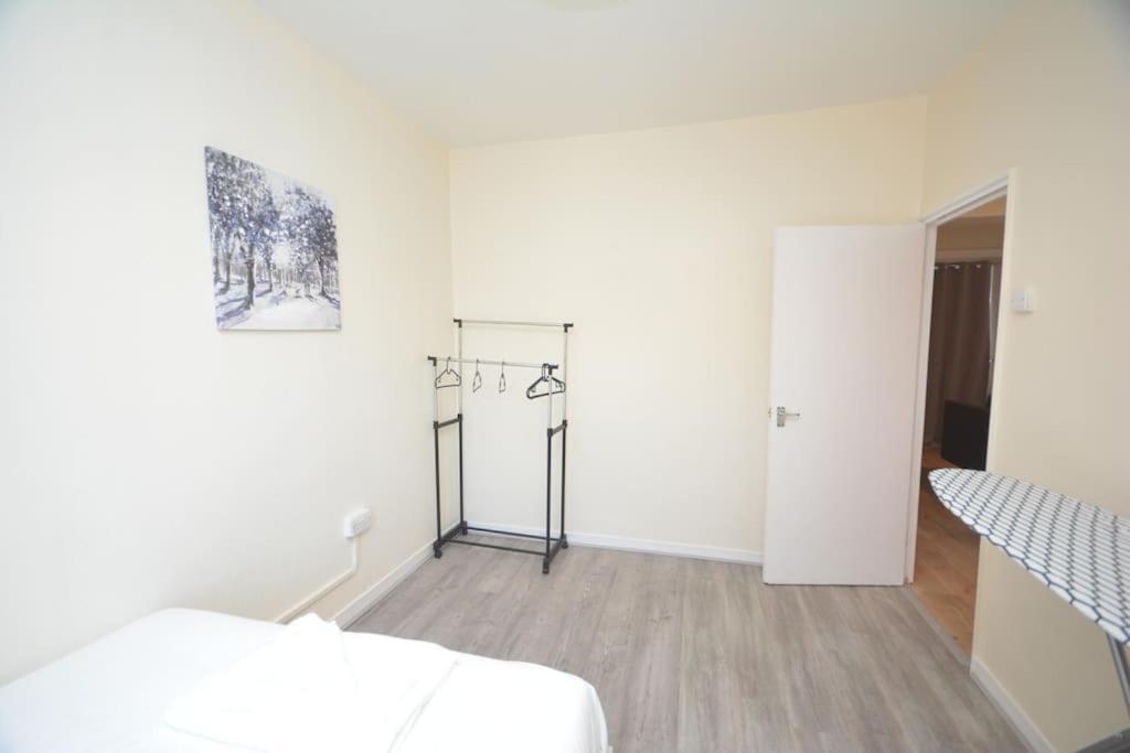 לונדון Lovely 4 Bedroom Apartment Close To The City Walking Distance From The Rivere View מראה חיצוני תמונה